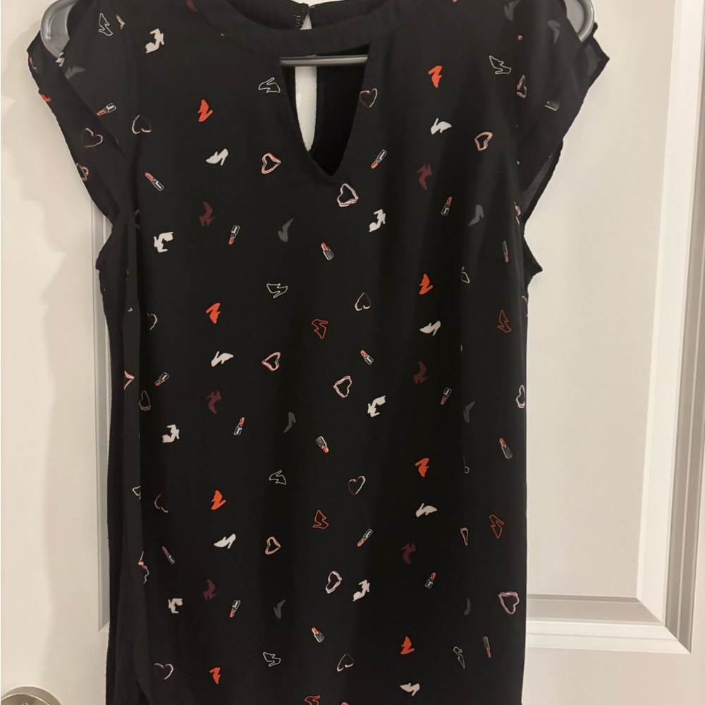 RW&CO. Black Sleeveless Top with Fun Print